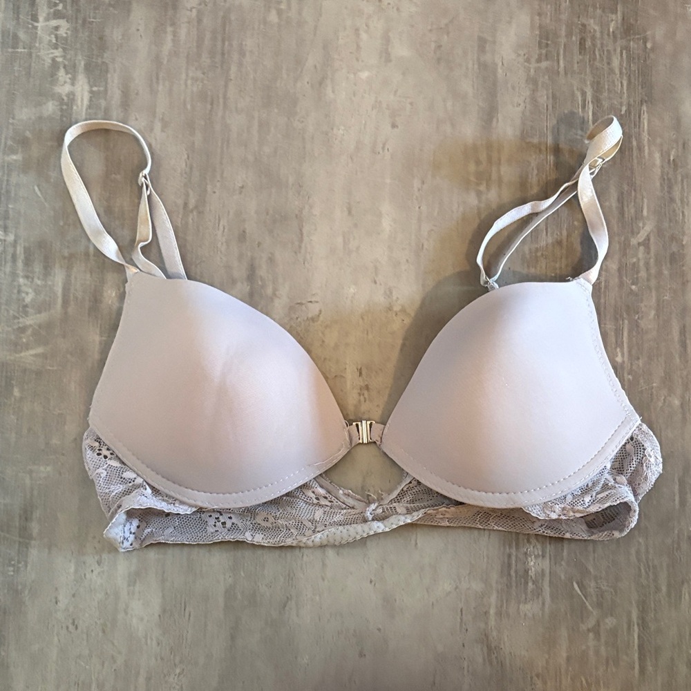 Elegant Lace Trimmed Bra - Lavendar